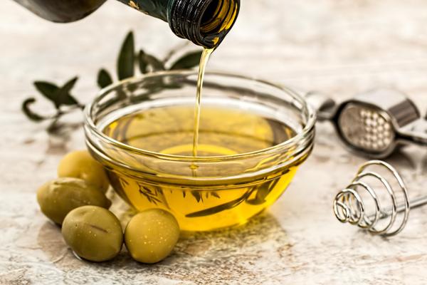 Olive Oil & Your Heart: What New Research Really Says